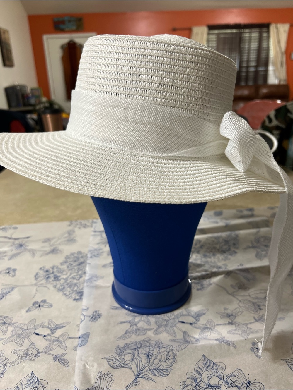 White Wide-Brim Sun Hat - Women size 7”